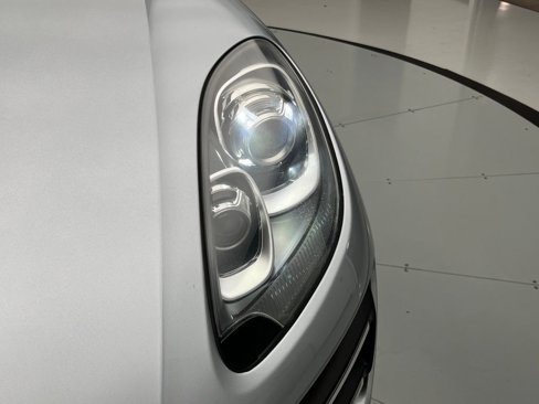 Used 2017 Porsche Macan Turbo image 54