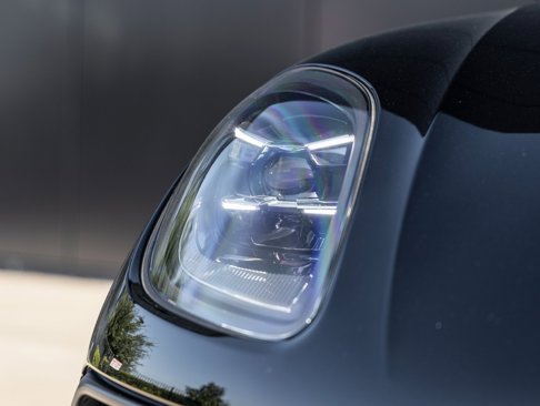 Certified 2023 Porsche Macan image 17