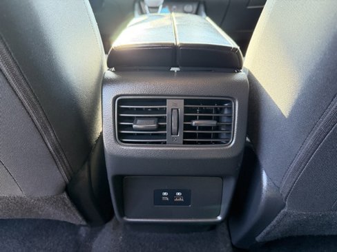 Used 2023 Nissan Rogue SV image 12