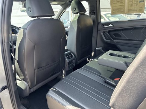 Certified 2023 Volkswagen Tiguan SE R-Line image 12