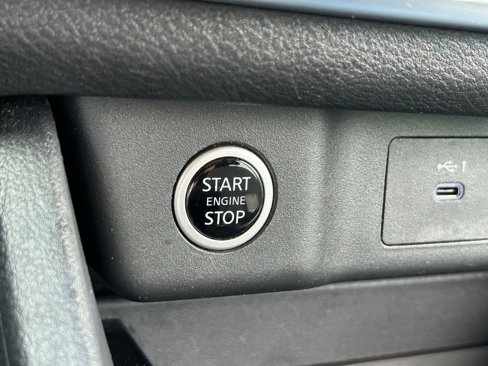 Used 2023 Nissan Rogue SV image 45