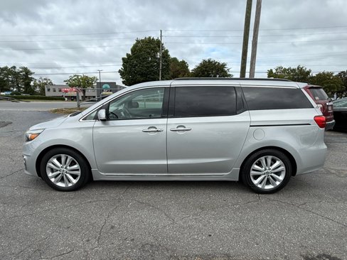 Used 2017 Kia Sedona SX Limited image 2