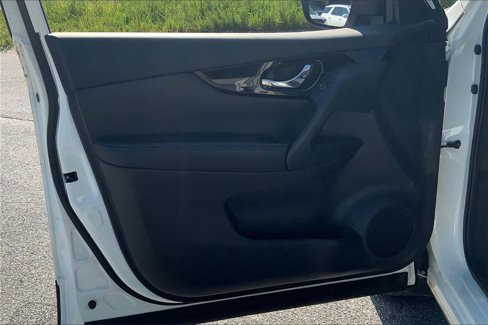 Used 2022 Nissan Rogue Sport SV image 22