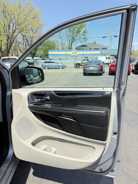 Used 2018 Dodge Grand Caravan SXT image 18