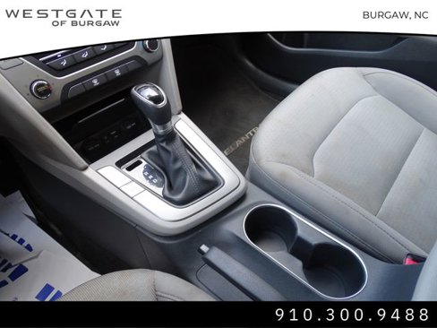 Used 2017 Hyundai Elantra SE image 27