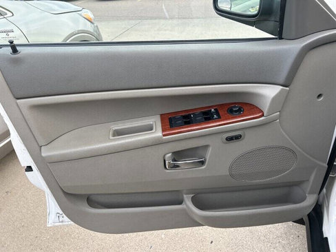Used 2005 Jeep Grand Cherokee Limited image 11