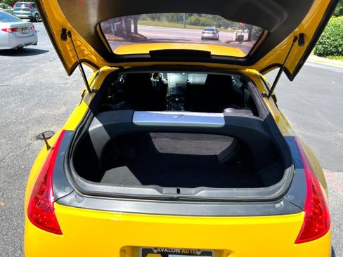 Used 2005 Nissan 350Z Touring w/ (N93) Cargo Convenience Pkg image 20