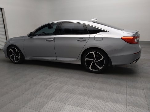 Used 2018 Honda Accord Sport image 3