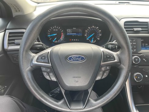 Used 2017 Ford Fusion SE image 21