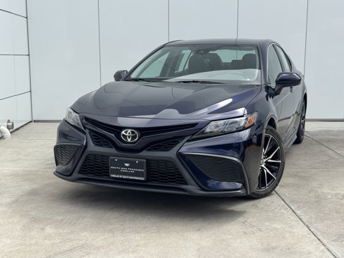 Used 2021 Toyota Camry SE image 1