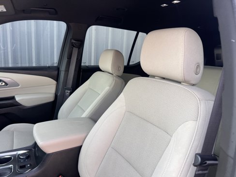 Used 2023 Chevrolet Traverse LS image 19