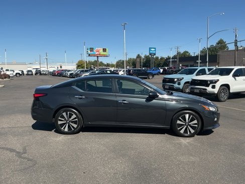 Used 2022 Nissan Altima 2.5 SV image 2