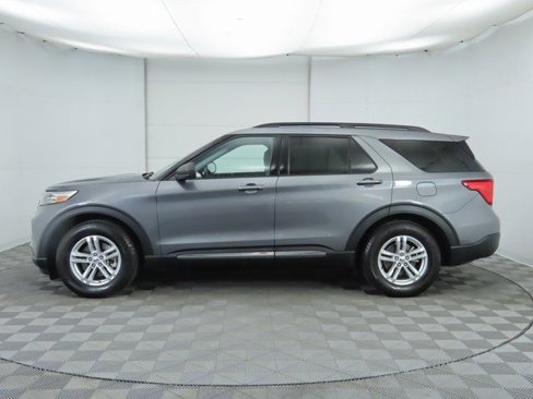Used 2022 Ford Explorer XLT w/ Equipment Group 202A image 8