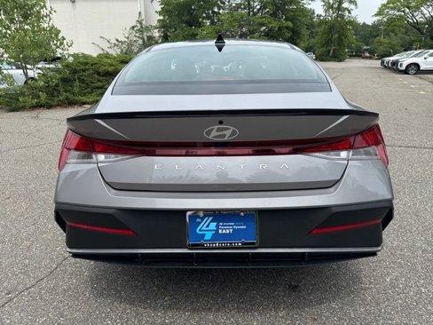Certified 2025 Hyundai Elantra Sport image 18