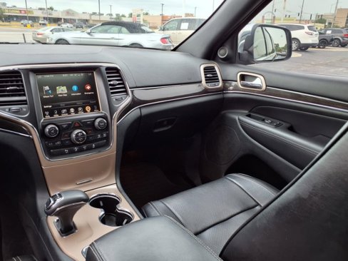 Used 2015 Jeep Grand Cherokee Overland w/ Advanced Technology Group image 17