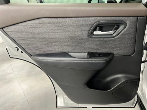 Used 2023 Nissan Rogue SV image 15