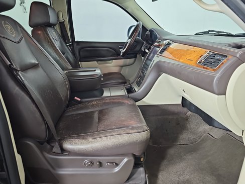 Used 2013 Cadillac Escalade Platinum image 18