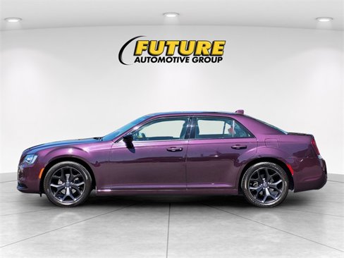 Used 2021 Chrysler 300 Touring w/ Sport Appearance Package image 8