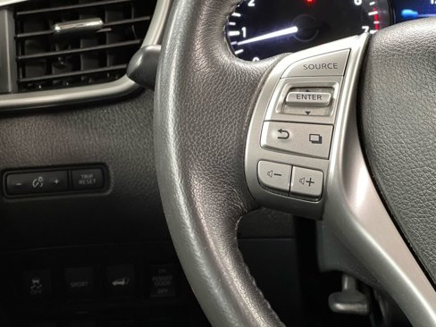 Used 2016 Nissan Rogue SL image 26