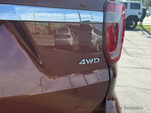 Used 2018 Ford Explorer XLT w/ Equipment Group 201A image 16