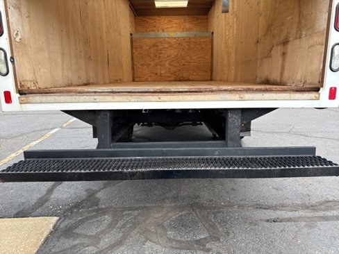 Used 2017 Chevrolet Express 4500 Extended image 25