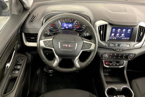 Used 2022 GMC Terrain SLE image 7