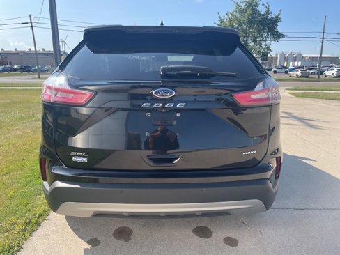 Used 2023 Ford Edge SEL image 11