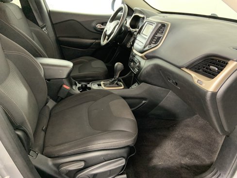 Used 2017 Jeep Cherokee Latitude w/ Safety/Convenience Group image 16