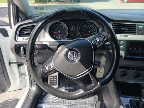 Used 2015 Volkswagen Golf TDI S image 15