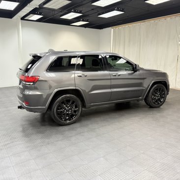 Used 2019 Jeep Grand Cherokee Altitude image 6