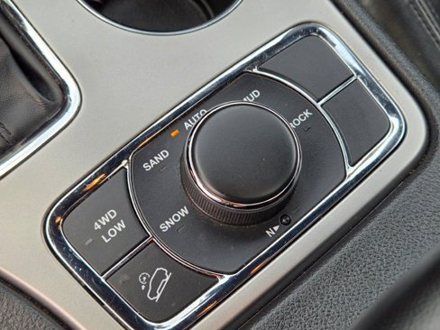 Used 2018 Jeep Grand Cherokee Limited w/ Luxury Group II image 30