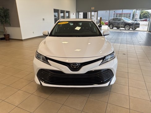 Used 2019 Toyota Camry LE image 4