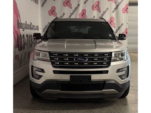 Used 2017 Ford Explorer XLT w/ Equipment Group 202A image 5