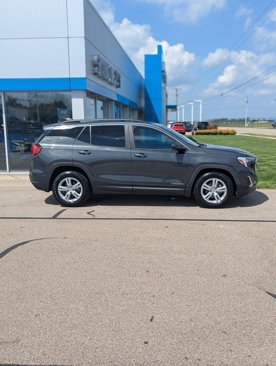 Used 2021 GMC Terrain SLE w/ Driver Convenience Package image 3