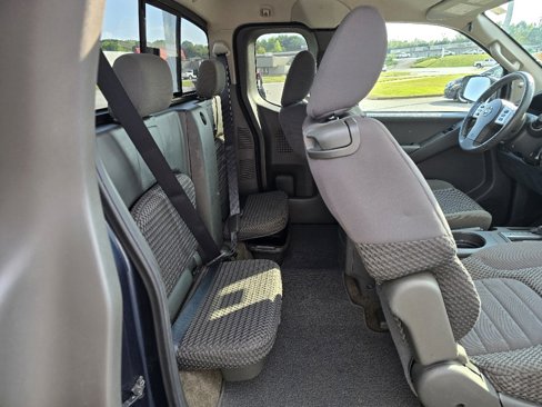 Used 2013 Nissan Frontier SV image 14