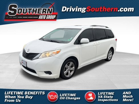 Used 2014 Toyota Sienna LE image 1