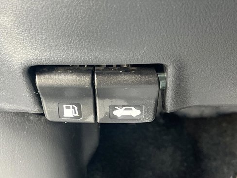 Used 2018 Nissan Versa S image 17