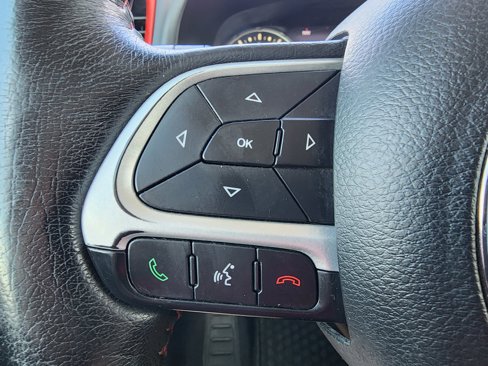 Used 2016 Jeep Renegade Trailhawk w/ Premium Trailhawk Package image 18