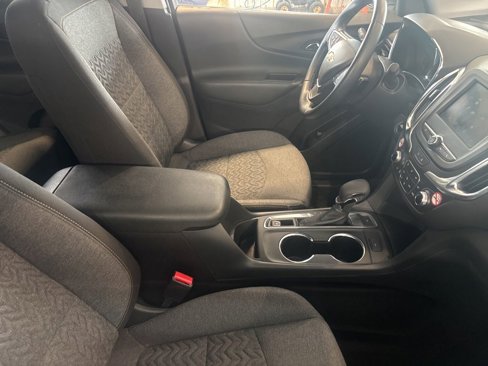 Used 2024 Chevrolet Equinox LT image 3