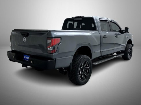 Used 2017 Nissan Titan SV image 5