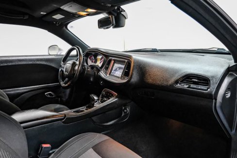 Used 2019 Dodge Challenger SXT image 10