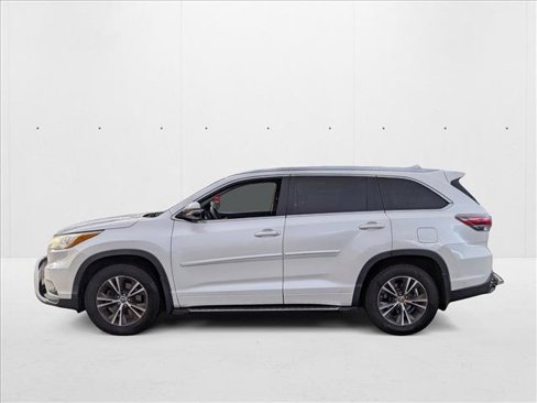 Used 2016 Toyota Highlander XLE image 8
