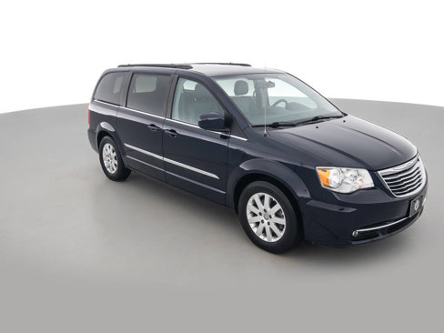 Used 2016 Chrysler Town & Country Touring image 3