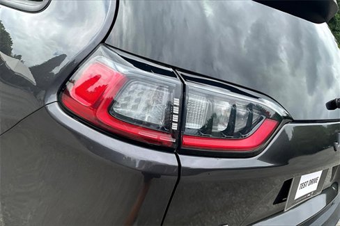 Used 2020 Jeep Cherokee Trailhawk image 23