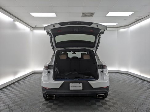 Used 2025 Porsche Cayenne image 11