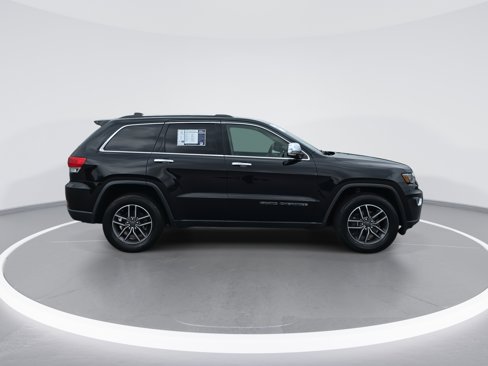 Used 2019 Jeep Grand Cherokee Limited w/ Luxury Group II image 2