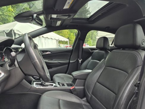 Used 2017 Chevrolet Cruze Premier image 2