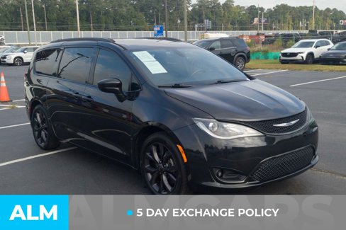 Used 2018 Chrysler Pacifica Touring-L w/ Premium Audio Group image 4
