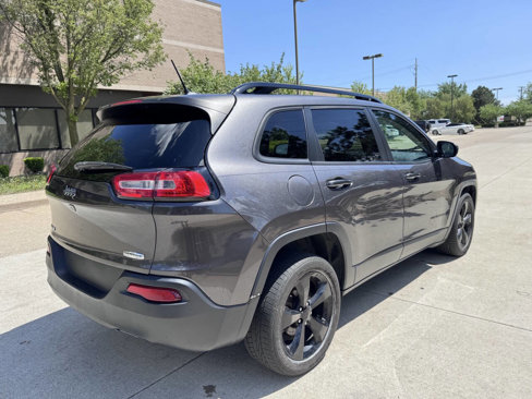 Used 2018 Jeep Cherokee Latitude w/ Altitude Package image 6