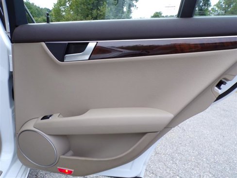 Used 2013 Mercedes-Benz C 300 4MATIC Sedan image 23